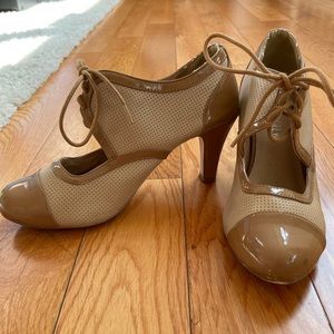 Chelsea Crew nude heels